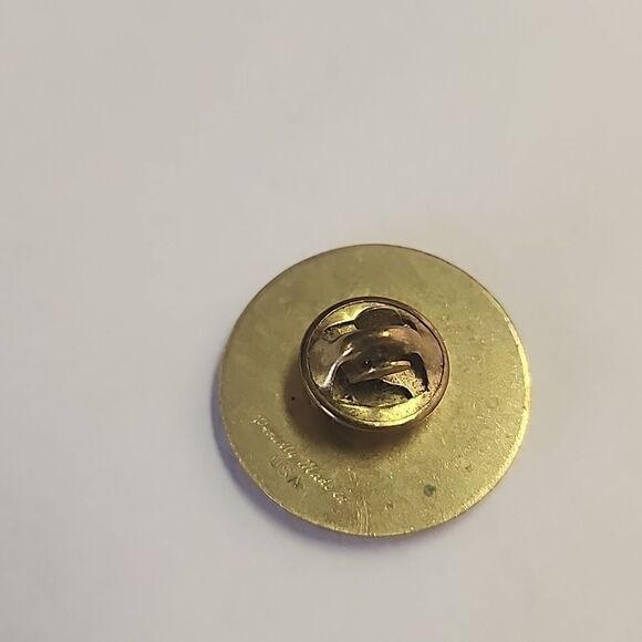 GLVC Great Lakes Valley Championship Pin Brooch - Picture 2 of 3